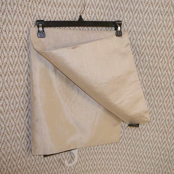 Table Runner Embroidered Butterflies Lintex NWT - Picture 9 of 9